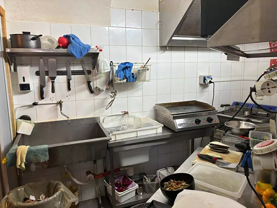 Immagine 18 di Attività commerciale in affitto  in Via Vittorio Emanuele a Palermo