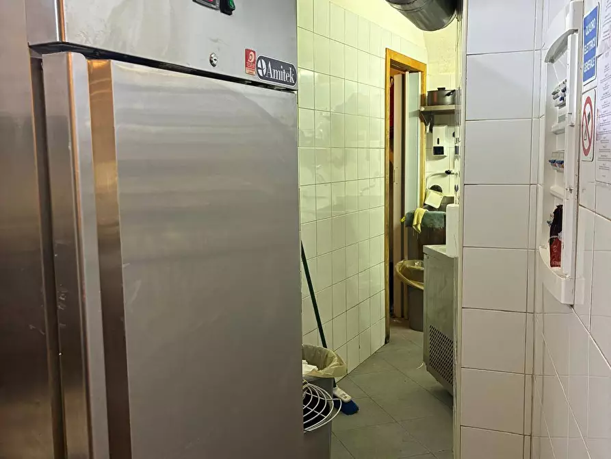 Immagine 19 di Attività commerciale in affitto  in Via Vittorio Emanuele a Palermo