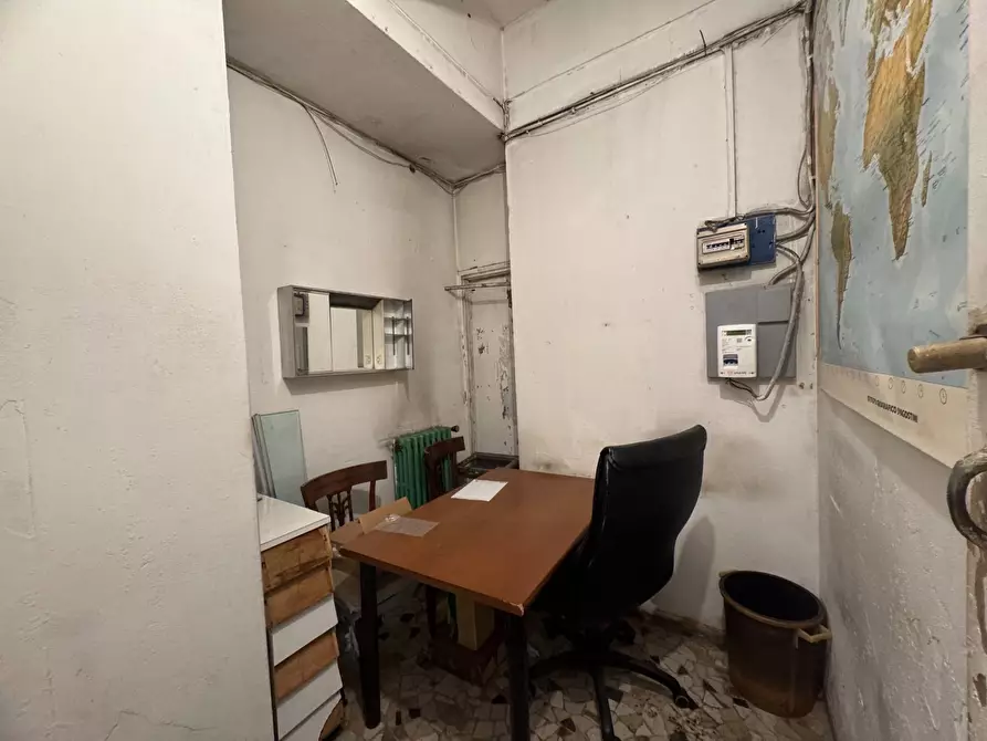Immagine 10 di Negozio in affitto  in Via Giosue' Carducci a Milano