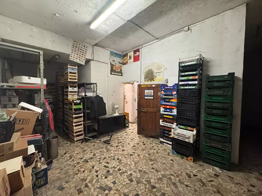 Immagine 13 di Negozio in affitto  in Via Giosue' Carducci a Milano