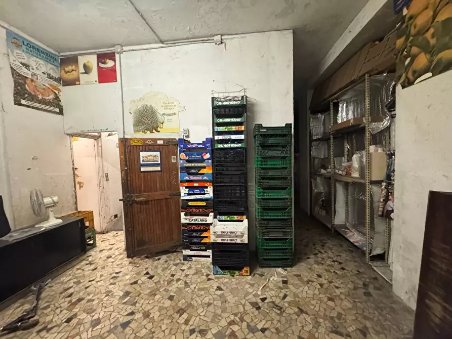 Immagine 9 di Negozio in affitto  in Via Giosue' Carducci a Milano