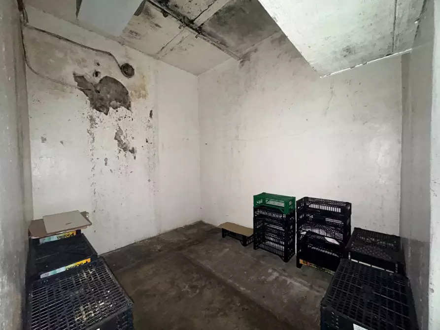 Immagine 17 di Negozio in affitto  in Via Giosue' Carducci a Milano