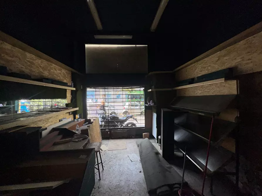 Immagine 3 di Negozio in affitto  in Via Giosue' Carducci a Milano