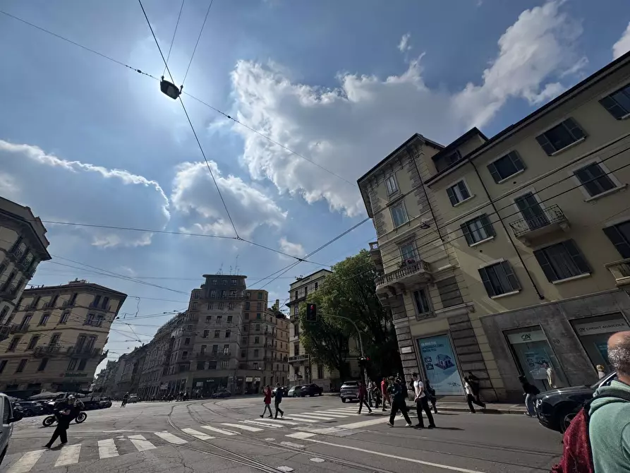 Immagine 20 di Negozio in affitto  in Via Giosue' Carducci a Milano