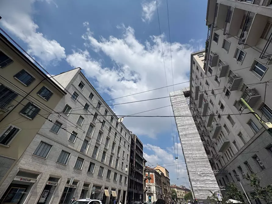 Immagine 19 di Negozio in affitto  in Via Giosue' Carducci a Milano