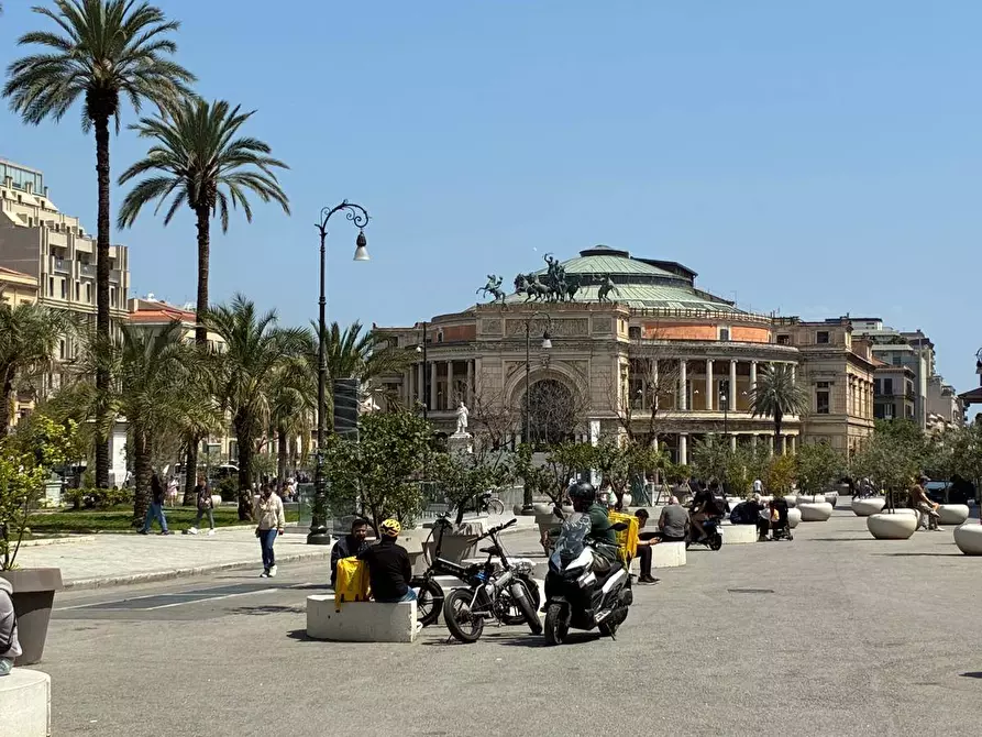 Immagine 24 di Negozio in affitto  in Piazza Castelnuovo a Palermo