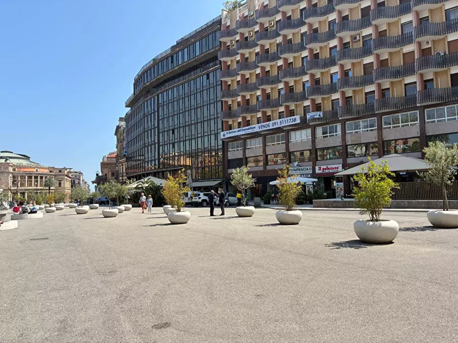 Immagine 25 di Negozio in affitto  in Piazza Castelnuovo a Palermo