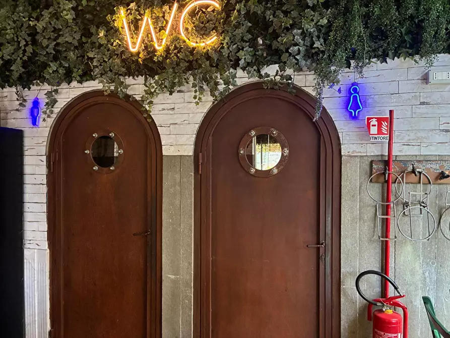 Immagine 13 di Negozio in affitto  in Piazza Castelnuovo a Palermo