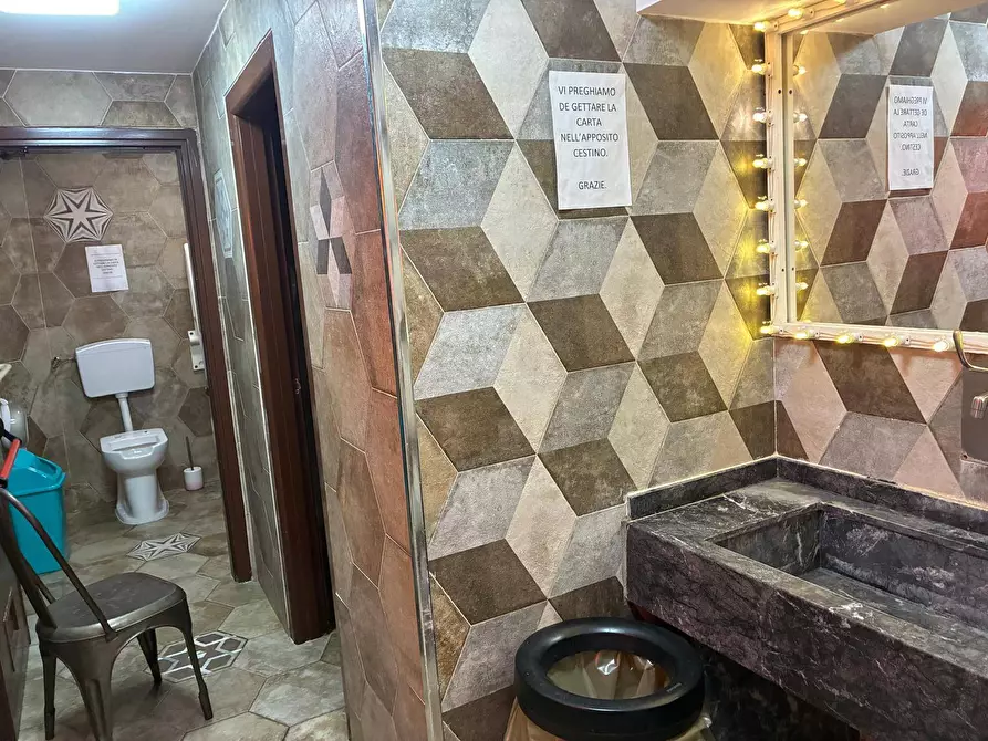 Immagine 14 di Negozio in affitto  in Piazza Castelnuovo a Palermo