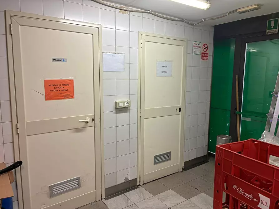 Immagine 22 di Negozio in affitto  in Piazza Castelnuovo a Palermo