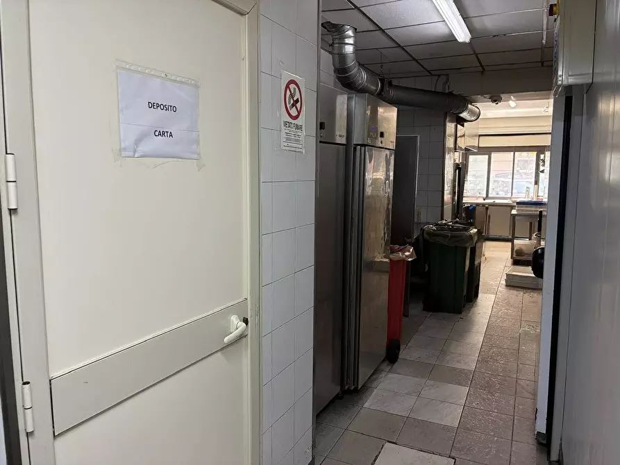 Immagine 23 di Negozio in affitto  in Piazza Castelnuovo a Palermo