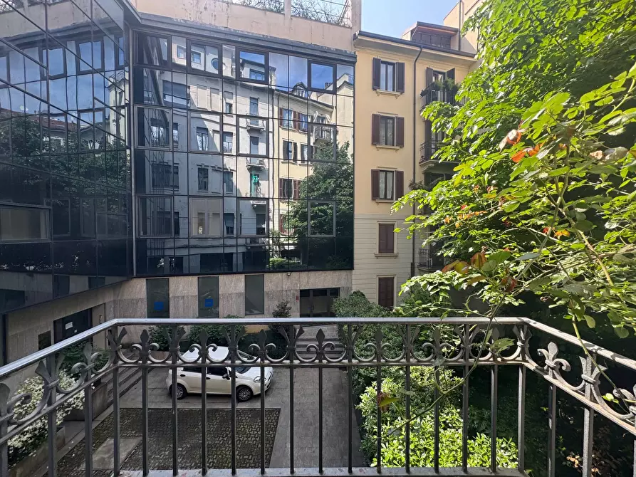 Immagine 14 di Ufficio in affitto  in Via Antonio Canova a Milano