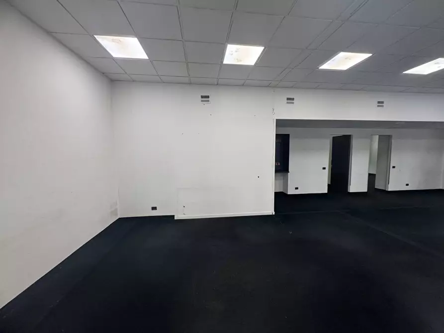 Immagine 17 di Ufficio in affitto  in Via Antonio Canova a Milano