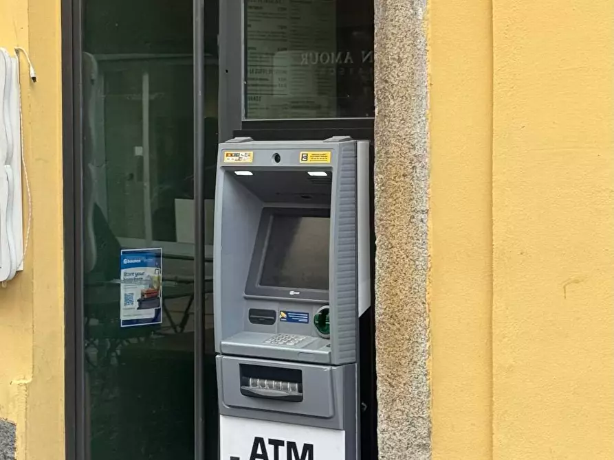 Immagine 1 di Negozio in affitto  in Corso Di Porta Ticinese a Milano