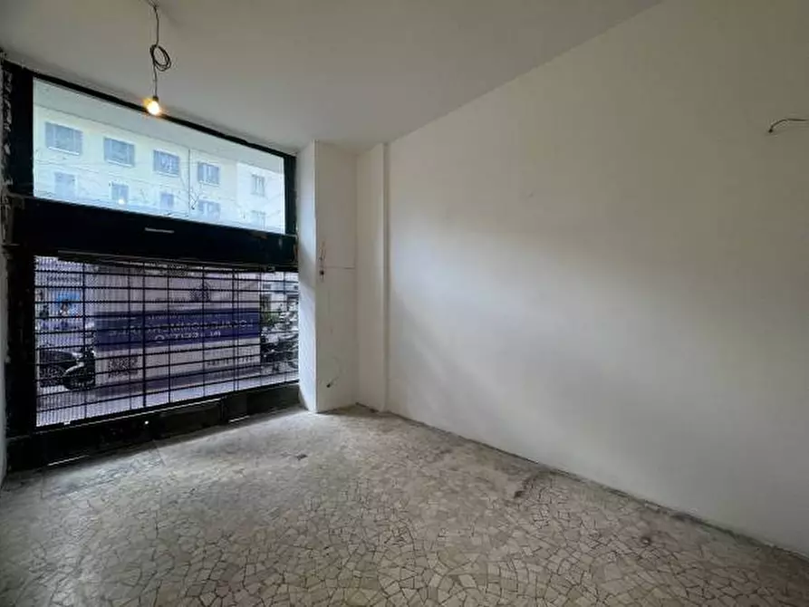 Immagine 3 di Negozio in affitto  in Via Giosue' Carducci a Milano