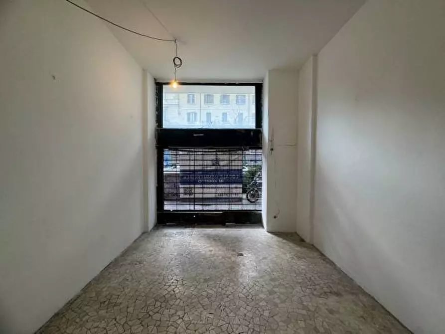 Immagine 4 di Negozio in affitto  in Via Giosue' Carducci a Milano