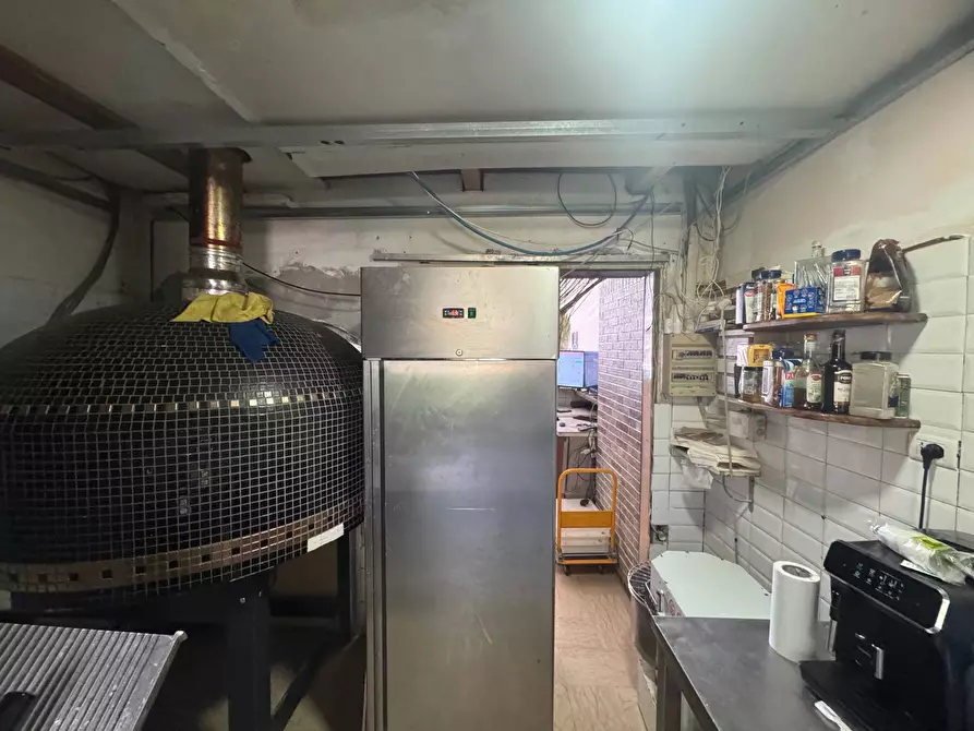 Immagine 7 di Negozio in vendita  in Via Lario a Milano