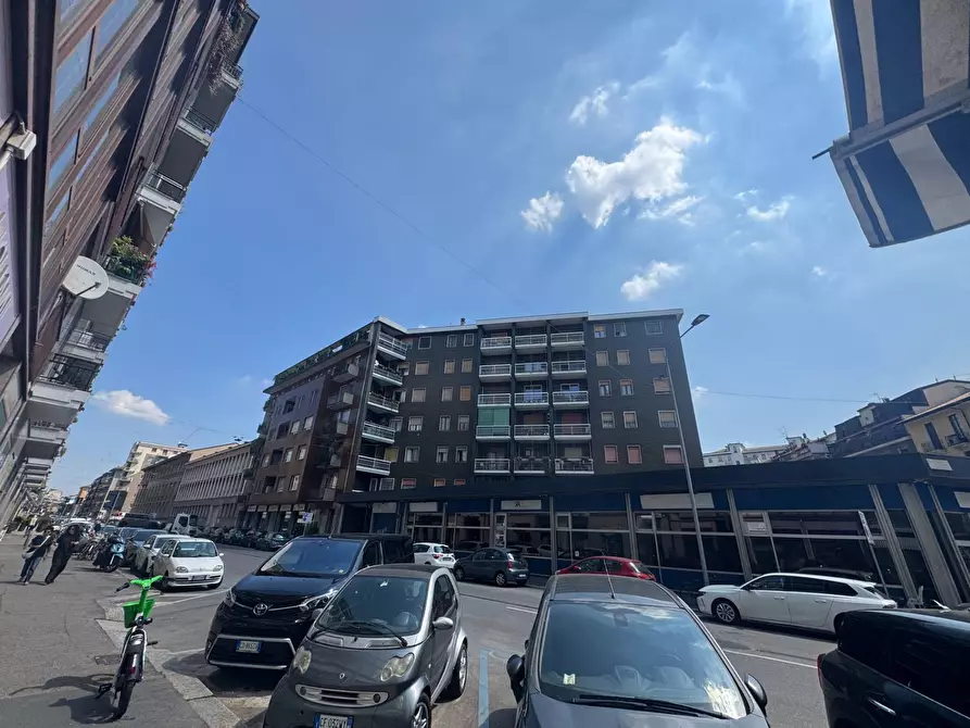 Immagine 9 di Negozio in vendita  in Via Lario a Milano