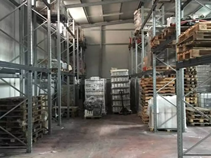 Immagine 1 di Locale commerciale in affitto  in Viale Regione Siciliana Sud Est 3744 a Palermo