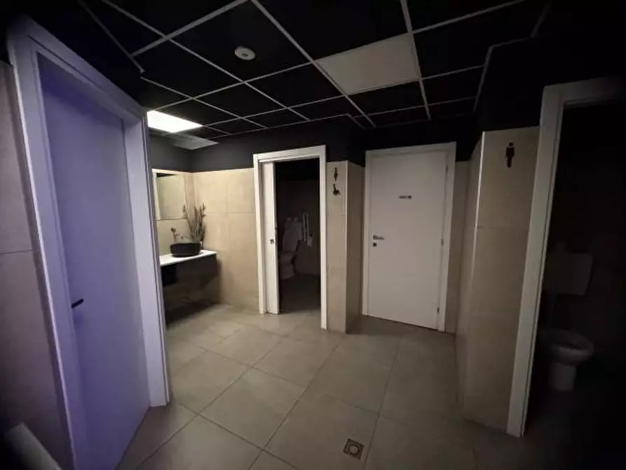Immagine 17 di Negozio in affitto  in Via Ugo Foscolo 1 a Gallarate