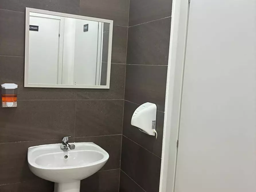 Immagine 17 di Attività commerciale in affitto  in Via Gaetano Daita 5 a Palermo