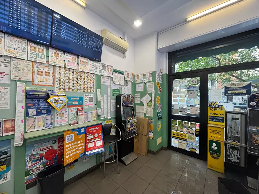 Immagine 5 di Negozio in affitto  in Via Giambellino a Milano