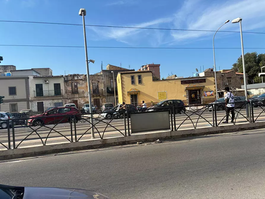 Immagine 1 di Negozio in affitto  in Via Leonardo Da Vinci 408 a Palermo