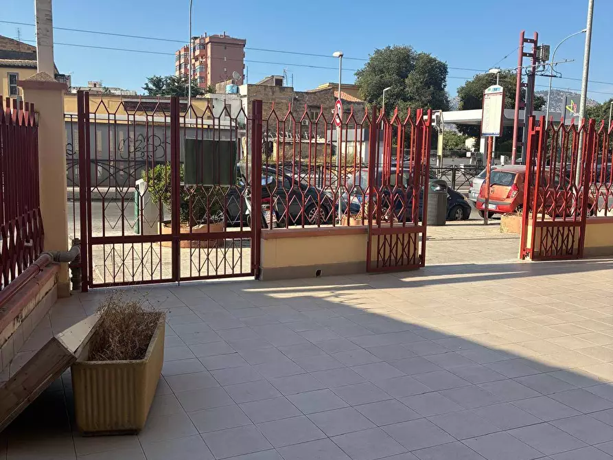 Immagine 2 di Negozio in affitto  in Via Leonardo Da Vinci 408 a Palermo