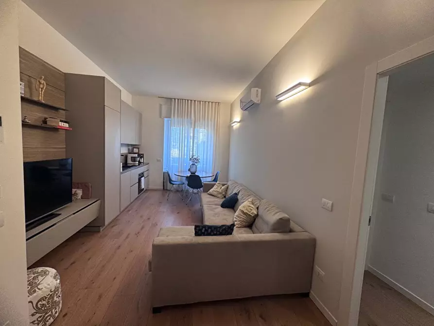 Immagine 2 di Appartamento in affitto  in Via Vittor Pisani a Milano