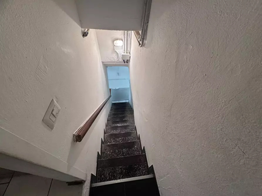 Immagine 11 di Negozio in affitto  in Largo Del Carrobbio a Milano