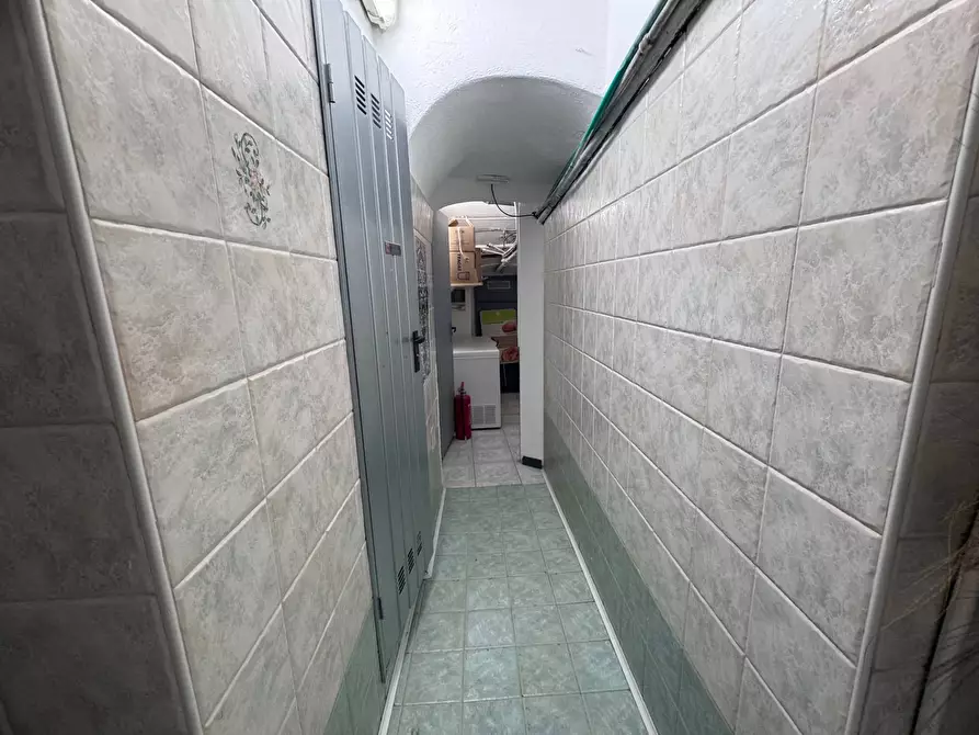 Immagine 14 di Negozio in affitto  in Largo Del Carrobbio a Milano