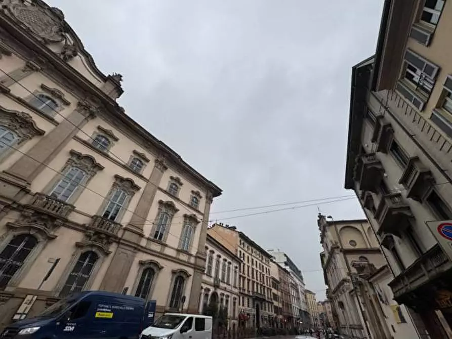 Immagine 8 di Negozio in affitto  in Via Olona a Milano