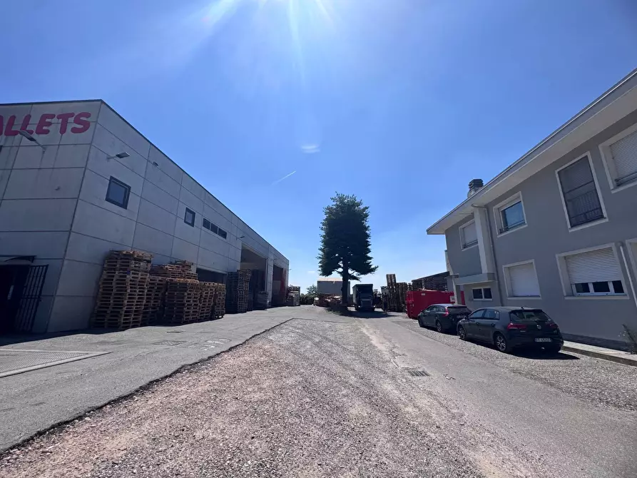 Immagine 2 di Capannone industriale in vendita  in Via Lazzaretto a Gorla Maggiore