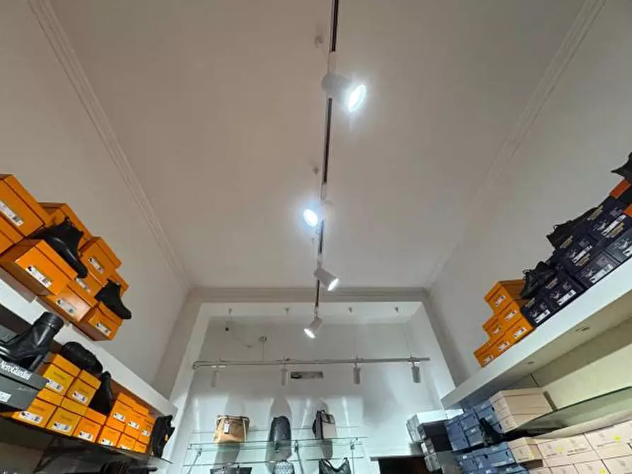 Immagine 4 di Negozio in affitto  in Corso Di Porta Vittoria a Milano