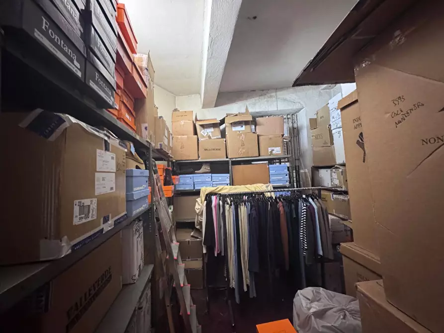 Immagine 13 di Negozio in affitto  in Corso Di Porta Romana a Milano