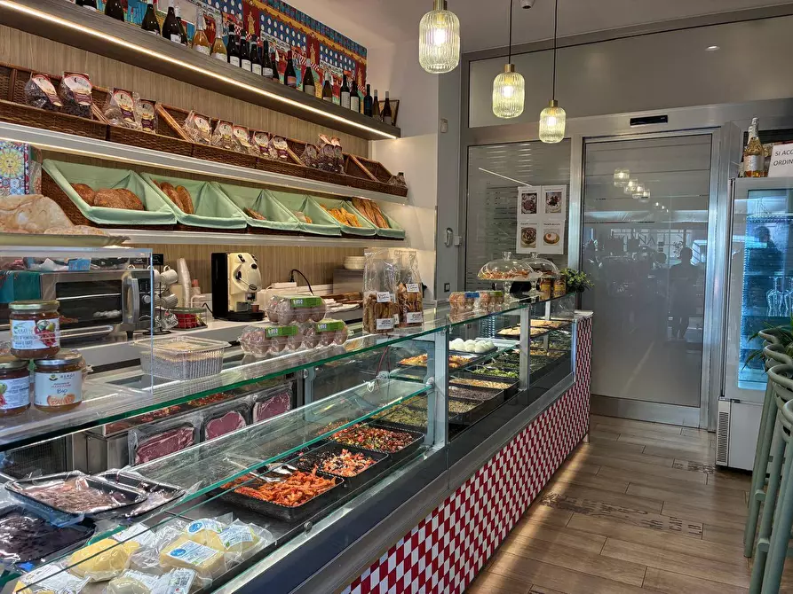 Immagine 4 di Attività commerciale in vendita  in Via XX Settembre a Palermo