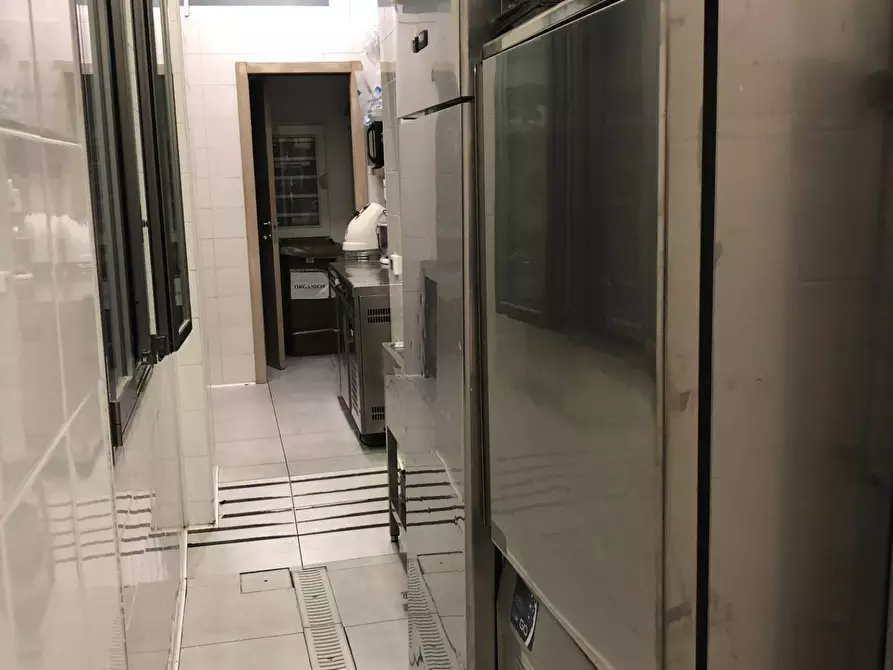 Immagine 6 di Attività commerciale in vendita  in Via XX Settembre a Palermo