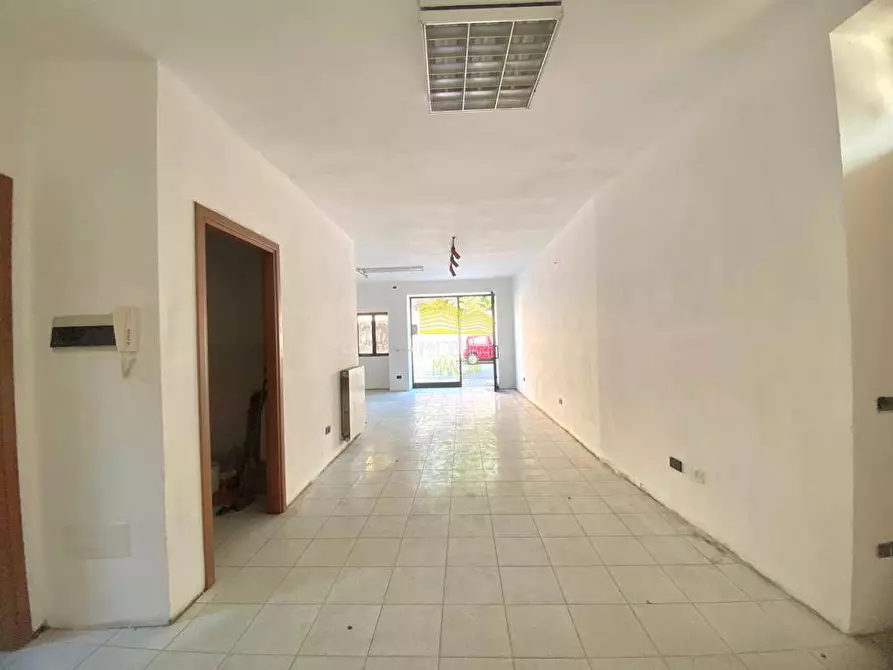 Immagine 7 di Negozio in vendita  in via cavour a Grezzago