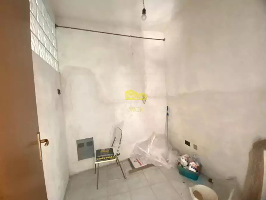 Immagine 9 di Negozio in vendita  in via cavour a Grezzago