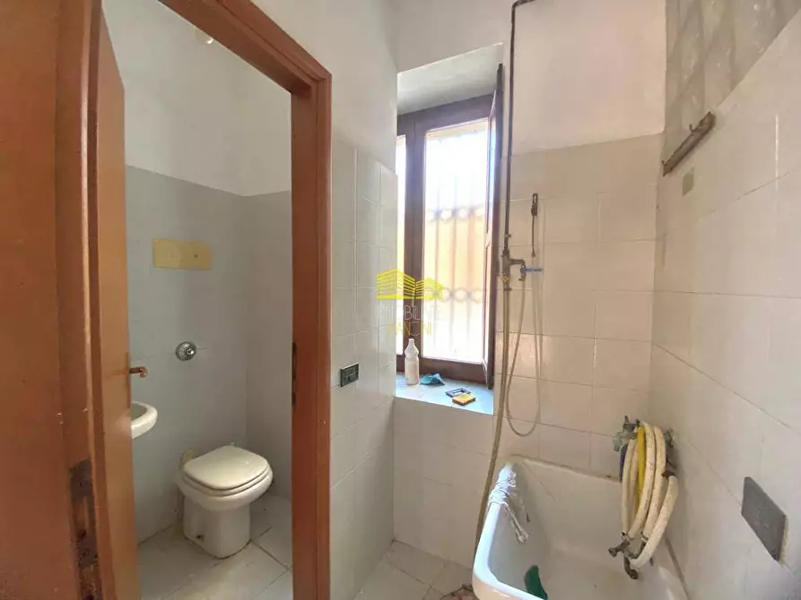 Immagine 10 di Negozio in vendita  in via cavour a Grezzago