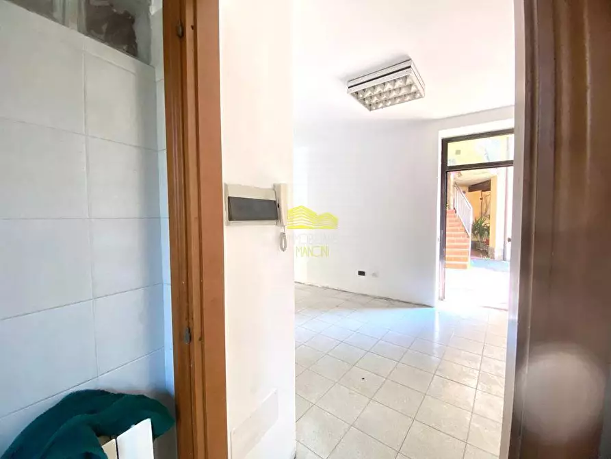 Immagine 11 di Negozio in vendita  in via cavour a Grezzago