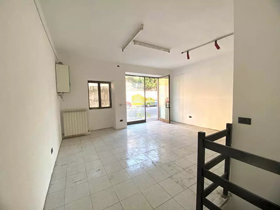 Immagine 14 di Negozio in vendita  in via cavour a Grezzago