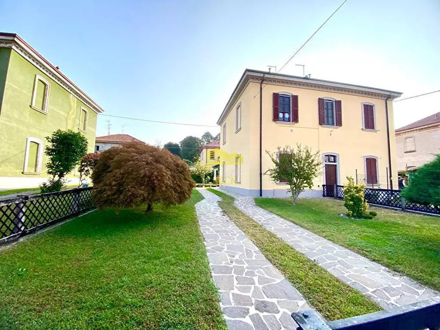 Immagine 43 di Casa semindipendente in vendita  in via Garibaldi a Capriate San Gervasio