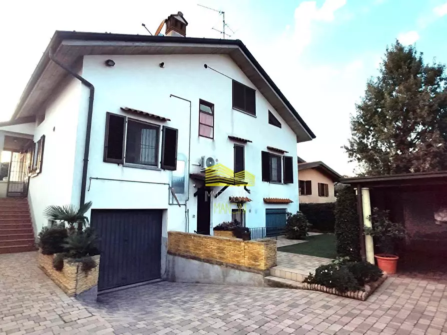Immagine 1 di Casa semindipendente in vendita  in via de gasperi a Capriate San Gervasio