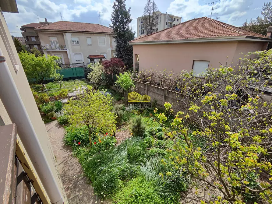 Immagine 55 di Villa in vendita  in via enrico toti a Agrate Brianza