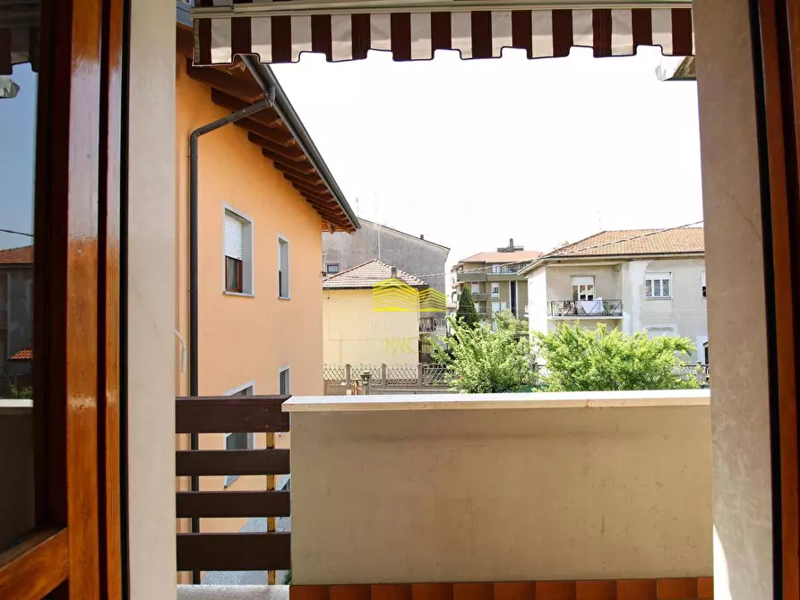 Immagine 36 di Villa in vendita  in via enrico toti a Agrate Brianza