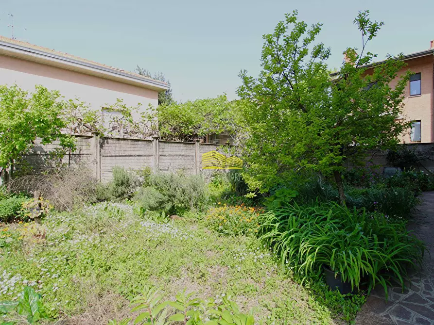 Immagine 21 di Villa in vendita  in via enrico toti a Agrate Brianza