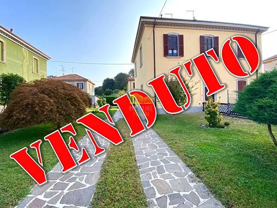Immagine 1 di Casa semindipendente in vendita  in via Garibaldi a Capriate San Gervasio