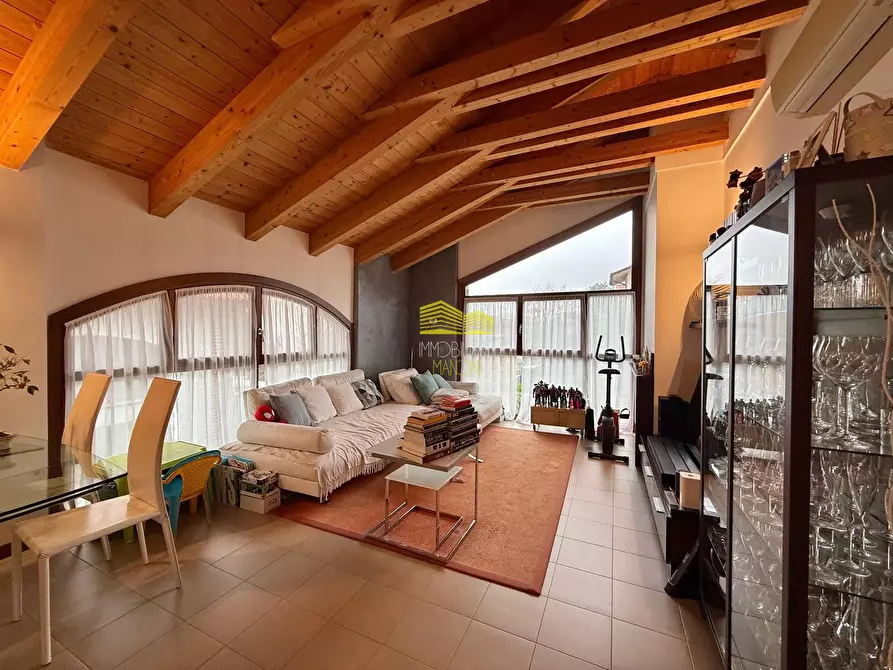 Immagine 2 di Appartamento in vendita  in via de gasperi a Bernareggio