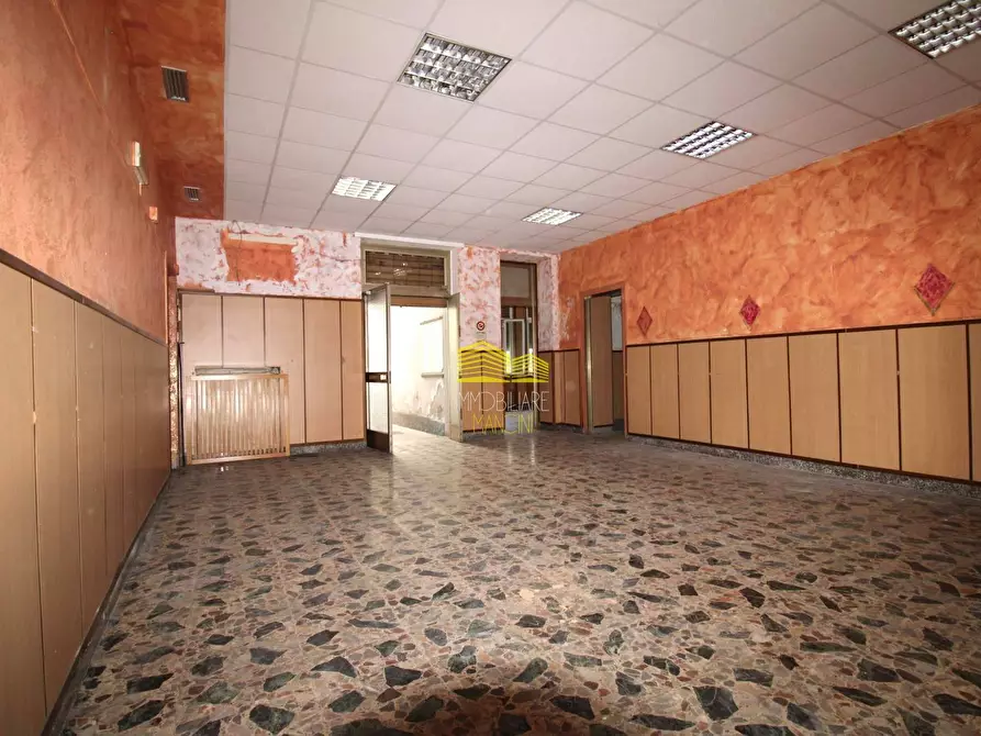 Immagine 1 di Negozio in vendita  in VIA VITTORIO VENETO a Cassano D'adda